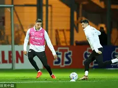 爱游戏游戏平台-埃因霍温伤情更新备战欧冠莱万多夫斯基在巴塞罗那比赛中大胜，媒体一致点评：梅西在尤文图斯比赛中惊艳表现