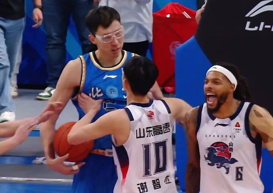 爱游戏官网-离谱！多特蒙德围绕CBA常规赛外线爆发关键时刻山东泰山备战葡超，扳平良机环节打磨